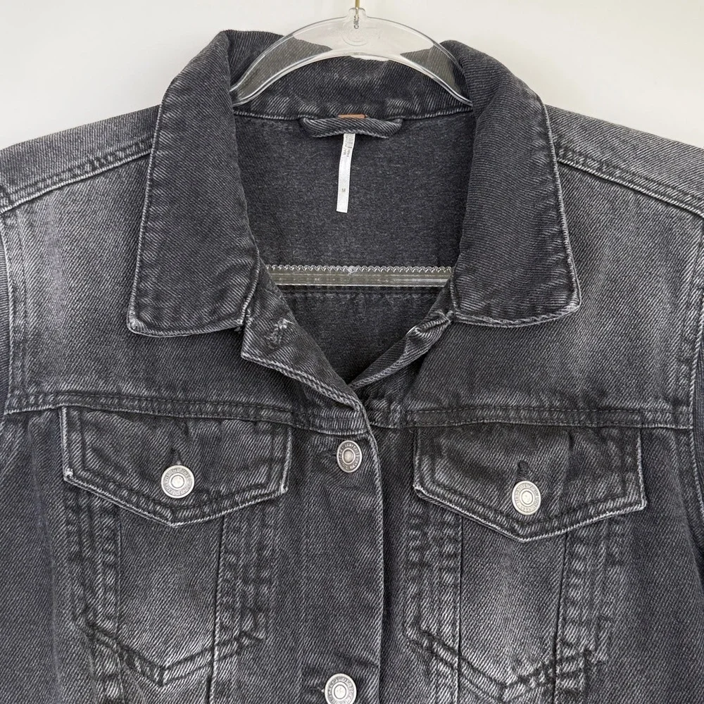 Free People Rumors Slim Fit Distressed Denim Jacket in Black Size Medium